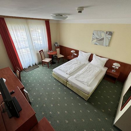 Hotel Breitenlee Wina Bagian luar foto