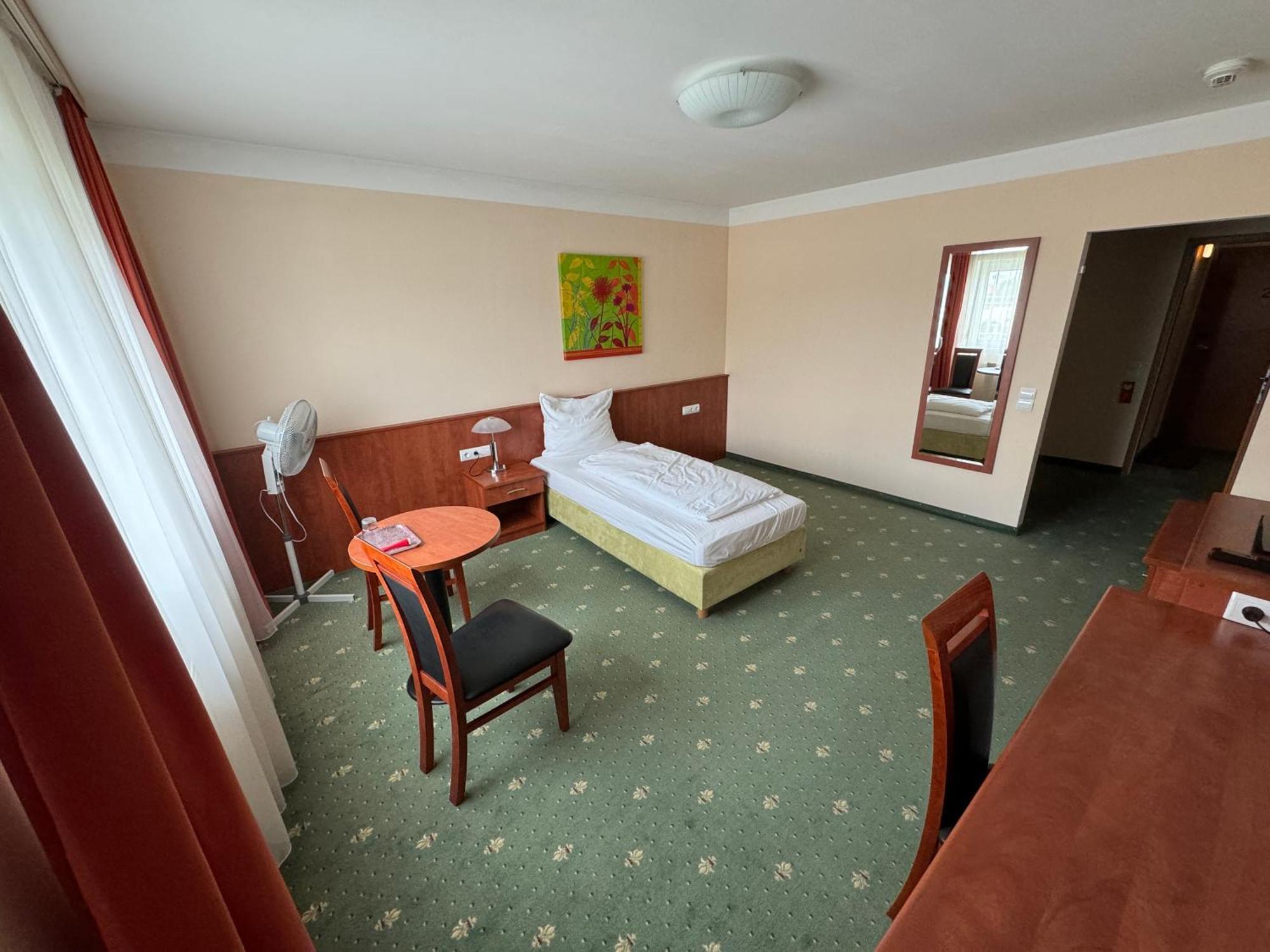 Hotel Breitenlee Wina Bagian luar foto