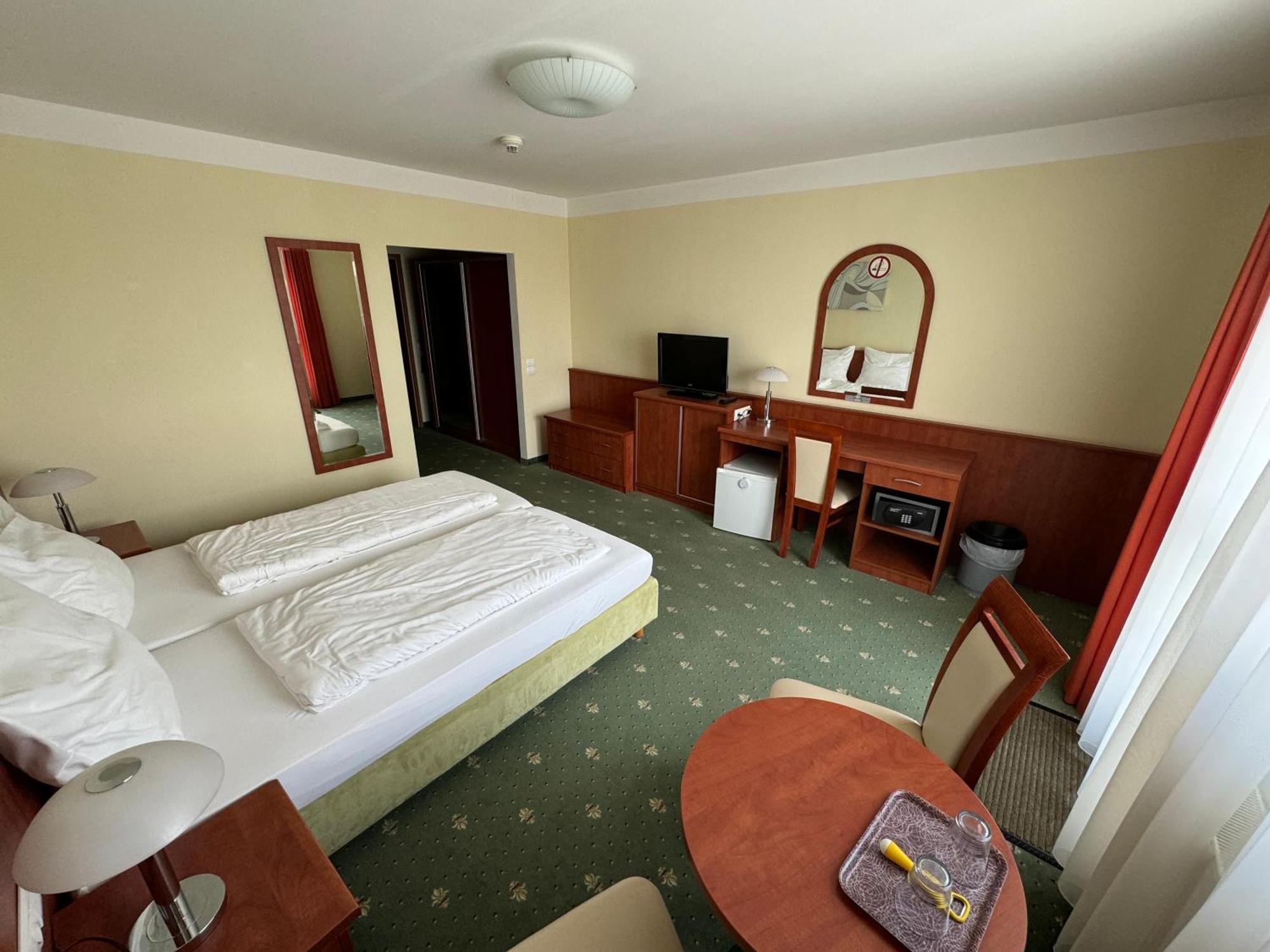 Hotel Breitenlee Wina Bagian luar foto