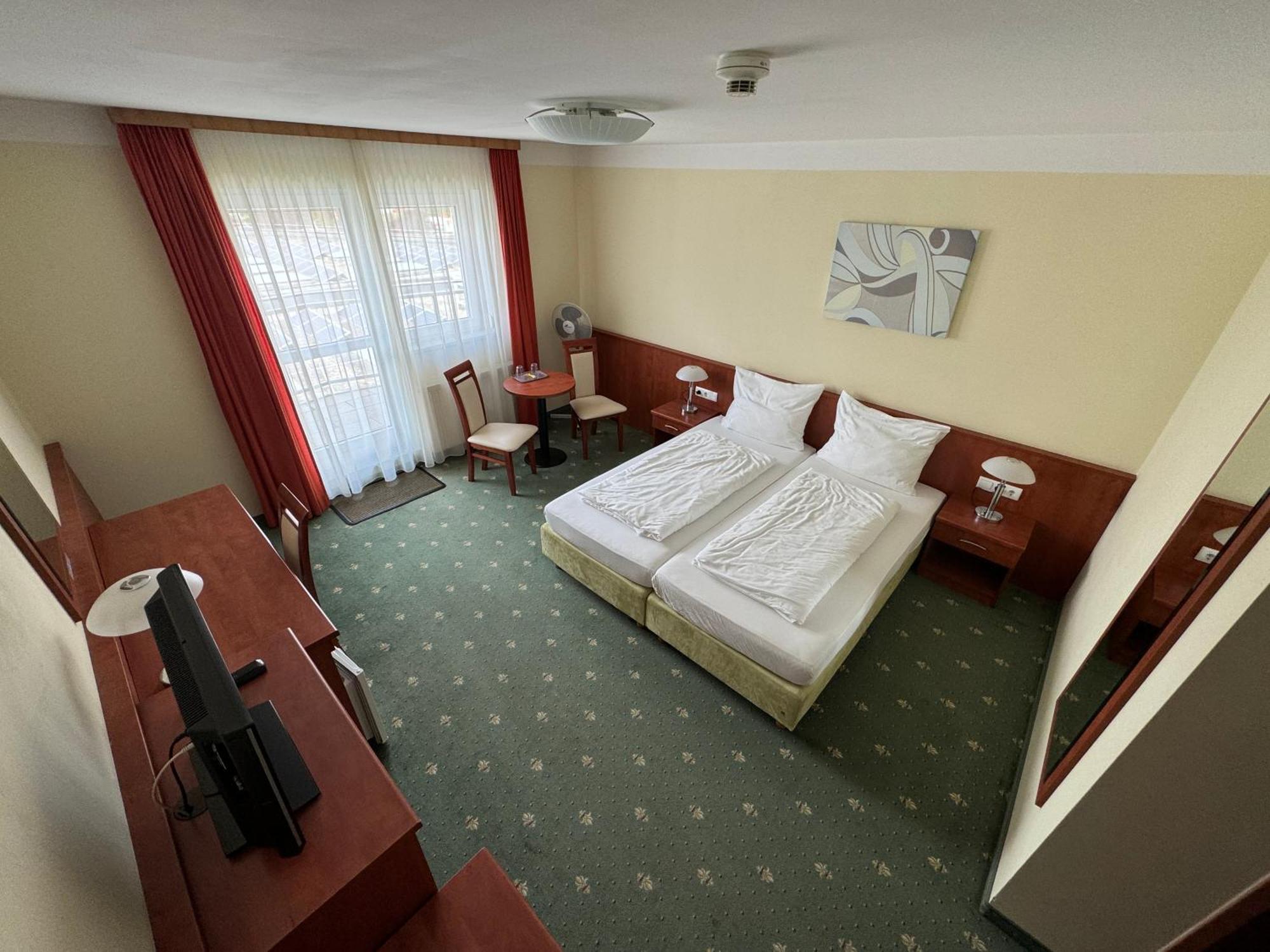 Hotel Breitenlee Wina Bagian luar foto