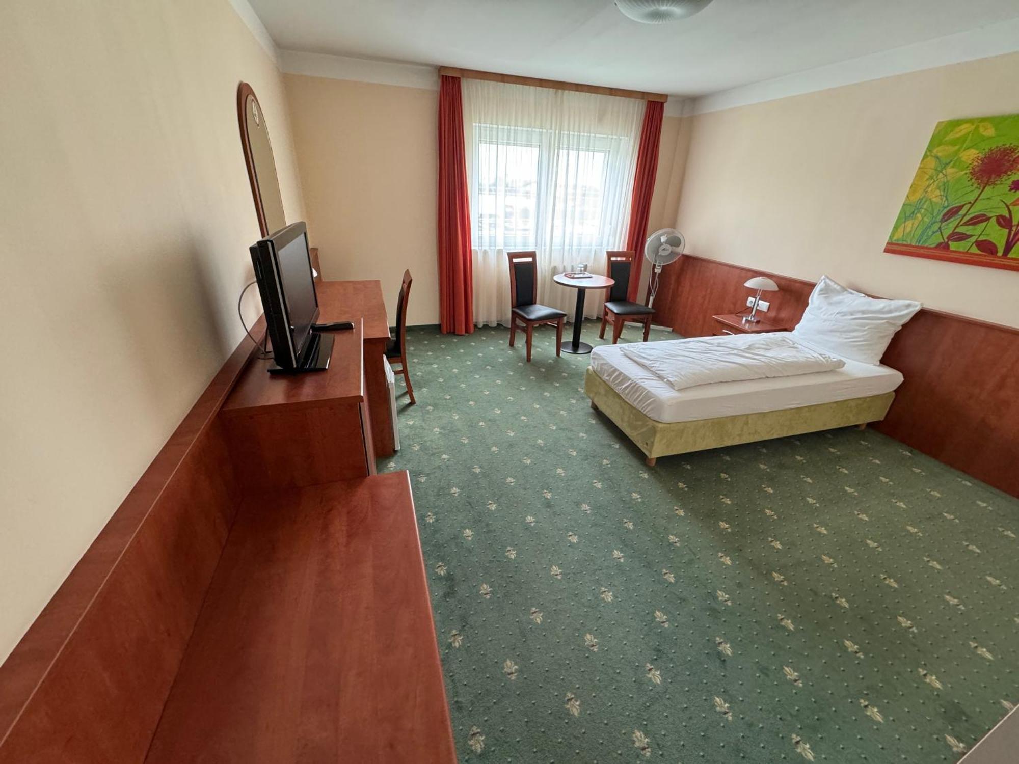 Hotel Breitenlee Wina Bagian luar foto