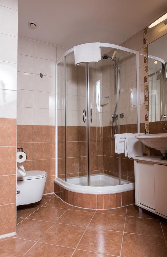 Hotel Breitenlee Wina Bagian luar foto