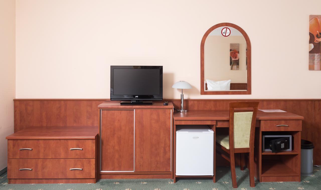 Hotel Breitenlee Wina Bagian luar foto