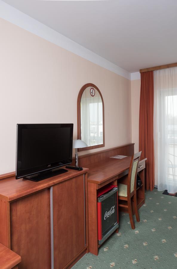 Hotel Breitenlee Wina Bagian luar foto