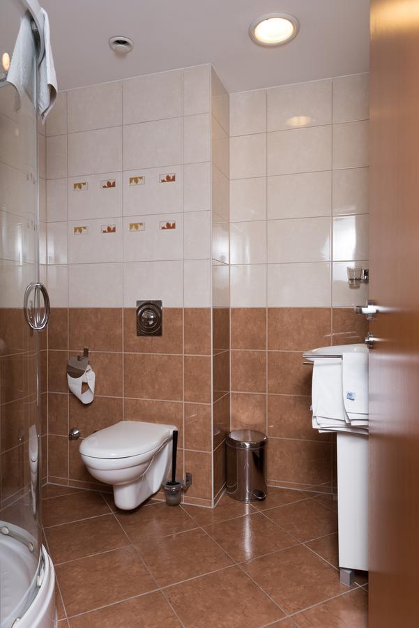 Hotel Breitenlee Wina Bagian luar foto